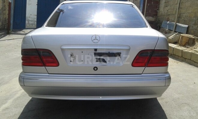 Mercedes E 240 1999, 219,500 km - 2.4 l - Bakı