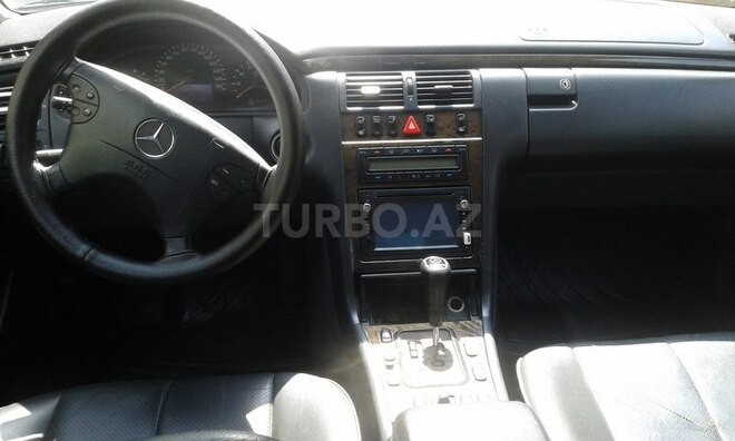 Mercedes E 240 1999, 219,500 km - 2.4 l - Bakı