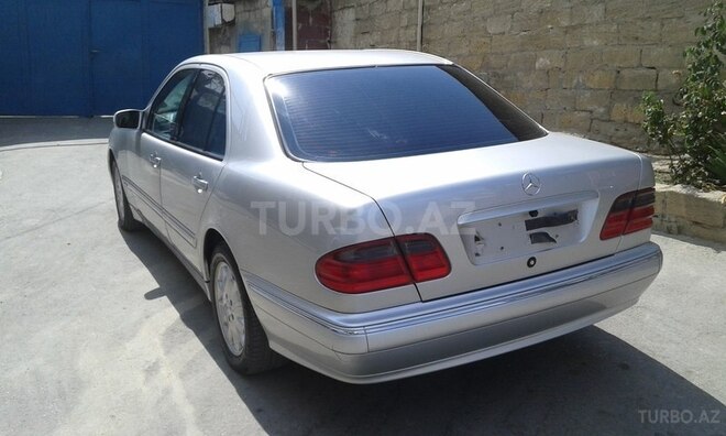 Mercedes E 240 1999, 219,500 km - 2.4 l - Bakı