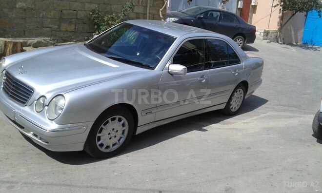 Mercedes E 240 1999, 219,500 km - 2.4 l - Bakı