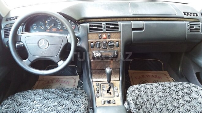 Mercedes E 240 1999, 244,700 km - 2.4 l - Gəncə
