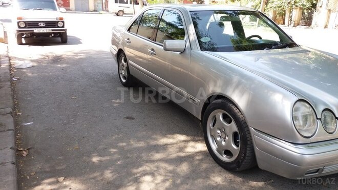 Mercedes E 240 1999, 244,700 km - 2.4 l - Gəncə