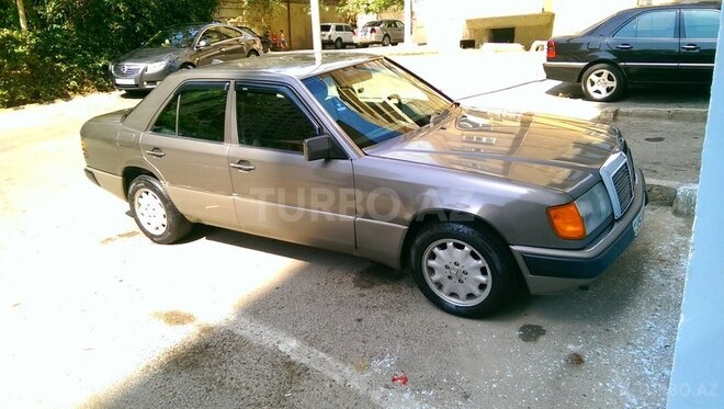 Mercedes E 200 1992, 271,000 km - 2.0 l - Bakı
