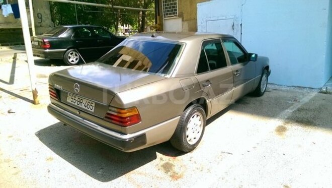 Mercedes E 200 1992, 271,000 km - 2.0 l - Bakı