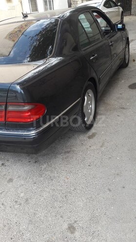 Mercedes E 240 1998, 264,000 km - 2.4 l - Bakı