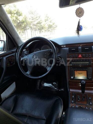 Mercedes E 320 2001, 271,000 km - 3.2 l - Goranboy