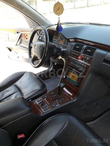 Mercedes E 320 2001, 271,000 km - 3.2 l - Goranboy