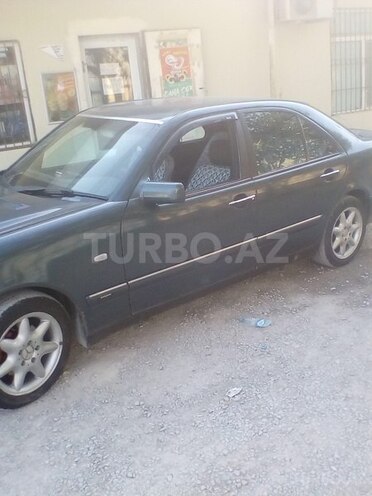 Mercedes E 220 1998, 210,000 km - 2.2 л - Bakı