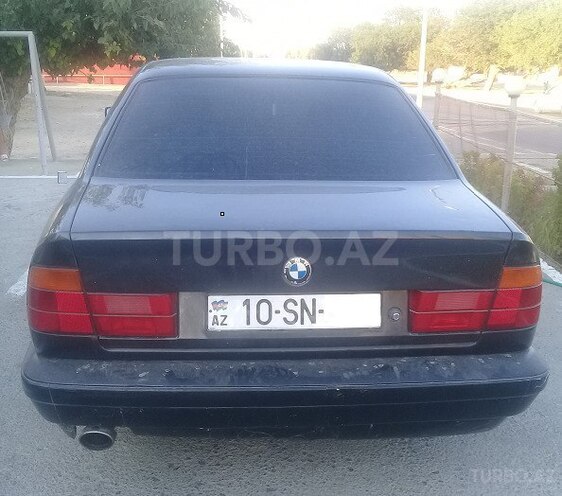 BMW 518 1993, 300,000 km - 1.8 л - Qax