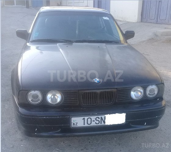 BMW 518 1993, 300,000 km - 1.8 л - Qax