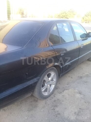 BMW 518 1993, 300,000 km - 1.8 л - Qax
