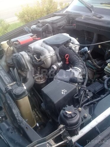 BMW 518 1993, 300,000 km - 1.8 л - Qax