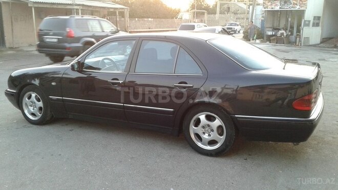 Mercedes E 220 1999, 212,000 km - 2.2 l - Bakı