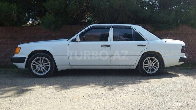 Mercedes E 200 1990, 376,409 km - 2.0 l - Cəlilabad