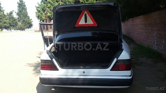 Mercedes E 200 1990, 376,409 km - 2.0 l - Cəlilabad