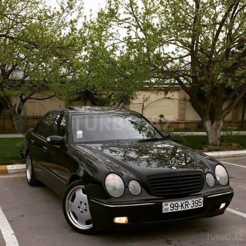 Mercedes E 220 2001, 290,000 km - 2.2 l - Bakı