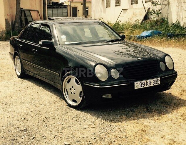 Mercedes E 220 2001, 290,000 km - 2.2 l - Bakı