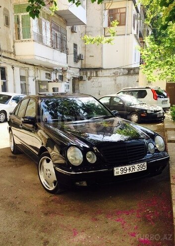 Mercedes E 220 2001, 290,000 km - 2.2 l - Bakı