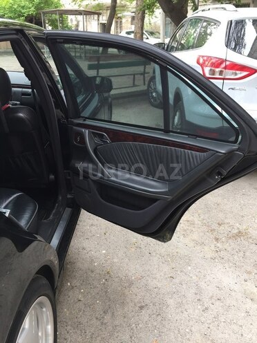 Mercedes E 220 2001, 290,000 km - 2.2 l - Bakı