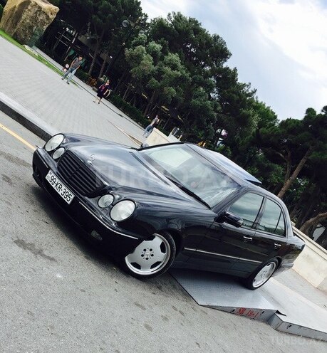 Mercedes E 220 2001, 290,000 km - 2.2 l - Bakı