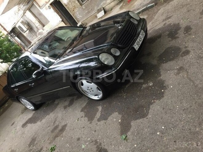 Mercedes E 220 2001, 290,000 km - 2.2 l - Bakı