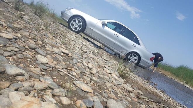 Mercedes E 220 2002, 362,000 km - 0.2 l - Sumqayıt