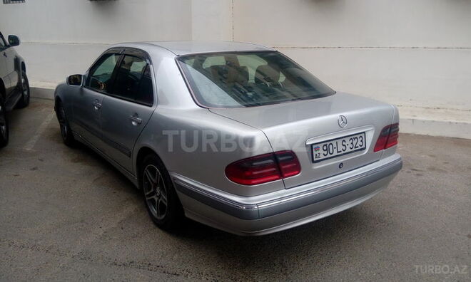 Mercedes E 220 2000, 285,000 km - 2.2 l - Bakı