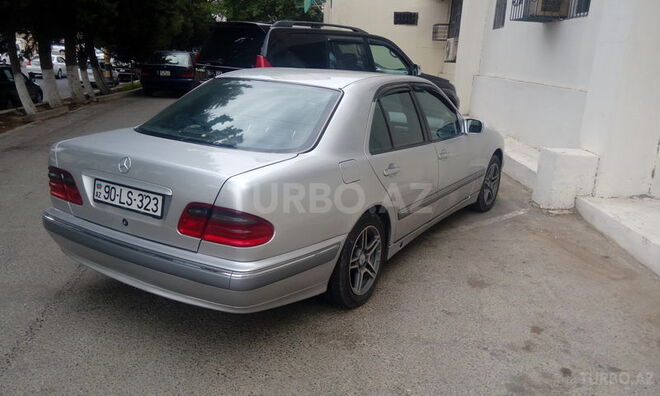 Mercedes E 220 2000, 285,000 km - 2.2 l - Bakı