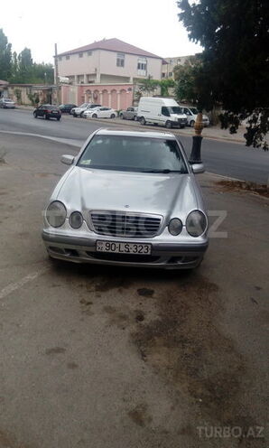 Mercedes E 220 2000, 285,000 km - 2.2 l - Bakı