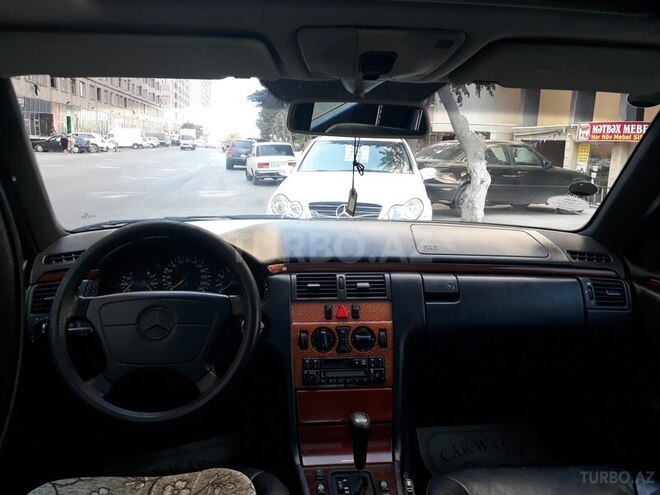 Mercedes E 230 1997, 278,000 km - 2.3 l - Bakı