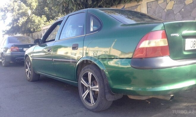 Opel Vectra 1997, 311,000 km - 1.8 l - Zaqatala
