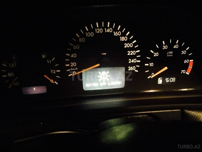 Mercedes E 240 2001, 186,000 km - 2.4 l - Bakı