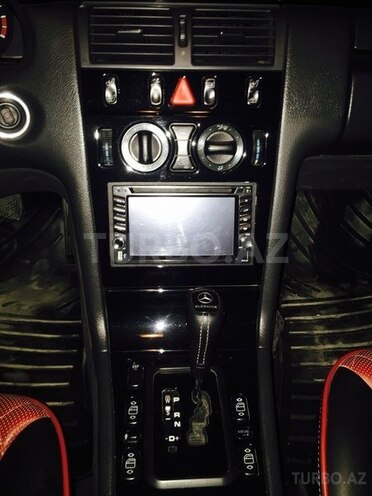 Mercedes E 240 2001, 186,000 km - 2.4 l - Bakı
