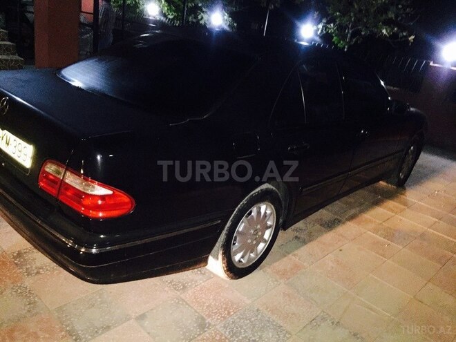 Mercedes E 240 2001, 186,000 km - 2.4 l - Bakı