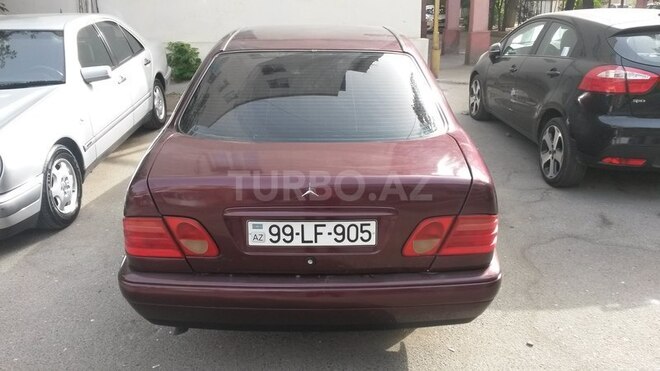 Mercedes E 230 1996, 359,000 km - 2.3 l - Bakı