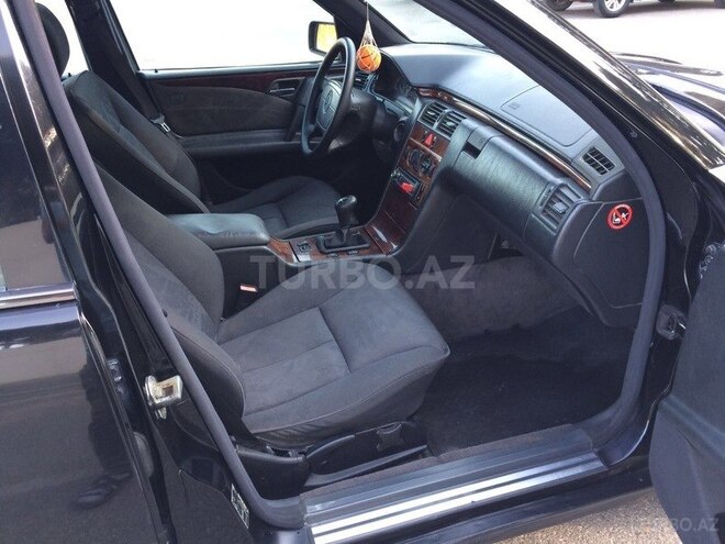 Mercedes E 240 1997, 329,000 km - 2.4 l - Sumqayıt