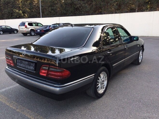 Mercedes E 240 1997, 329,000 km - 2.4 l - Sumqayıt