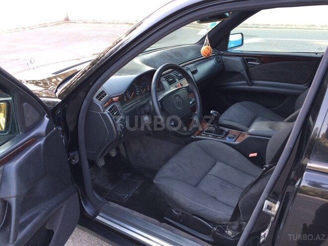 Mercedes E 240 1997, 329,000 km - 2.4 l - Sumqayıt