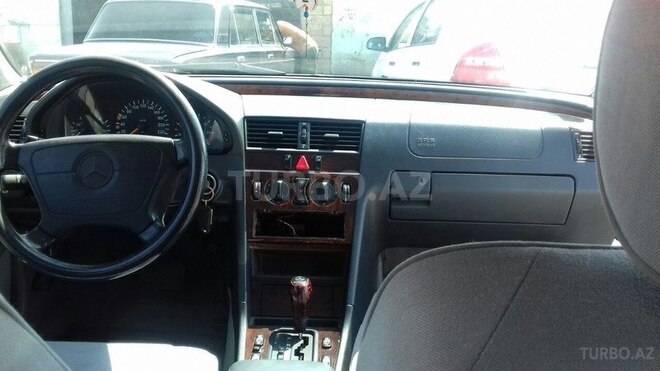 Mercedes C 180 1995, 256,000 km - 1.8 l - Göygöl