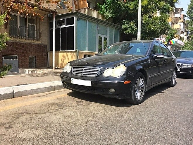 Mercedes C 230 2003, 298,000 km - 1.8 l - Bakı