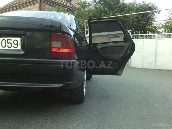 Opel Vectra 1993, 2,970,000 km - 1.6 l - Zaqatala
