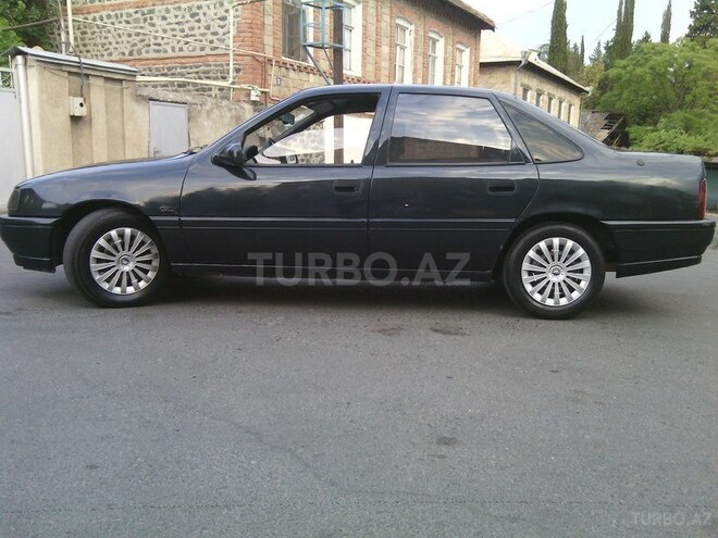 Opel Vectra 1993, 2,970,000 km - 1.6 l - Zaqatala
