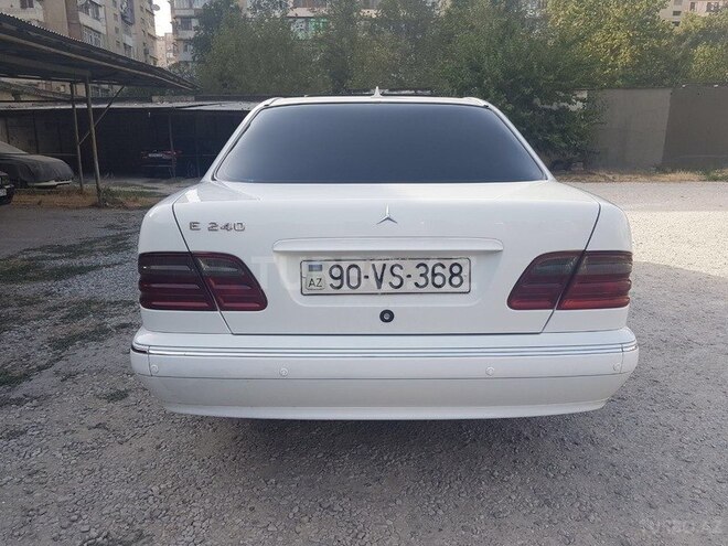 Mercedes E 240 2001, 276,548 km - 2.4 l - Bakı