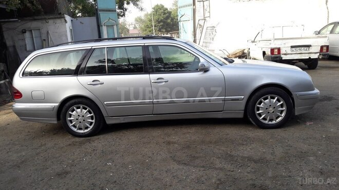 Mercedes E 220 2001, 250,000 km - 2.2 l - Bakı