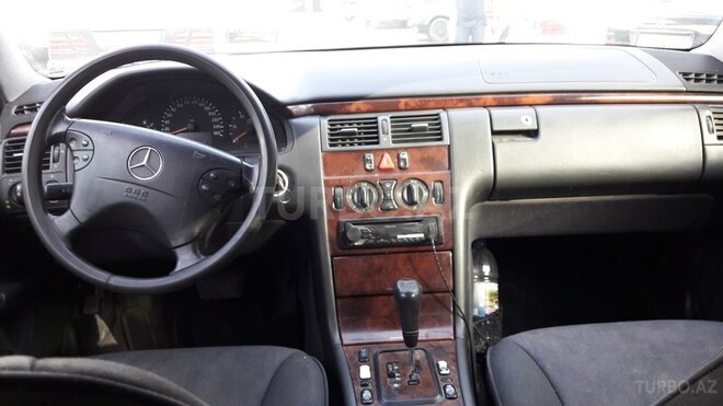 Mercedes E 220 2001, 250,000 km - 2.2 l - Bakı