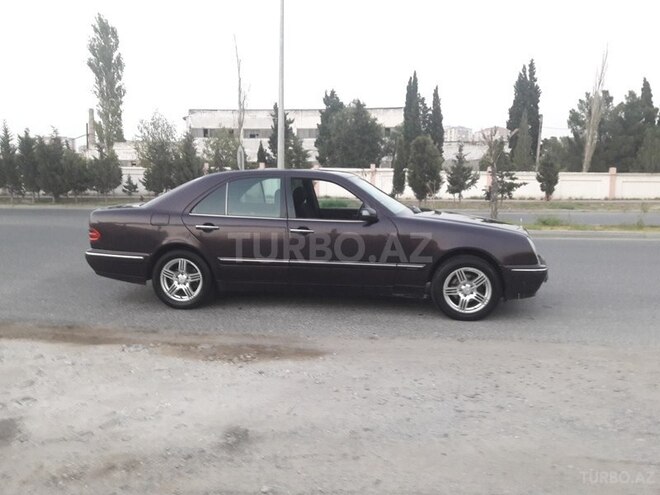 Mercedes E 220 2001, 200,000 km - 2.2 l - Sumqayıt