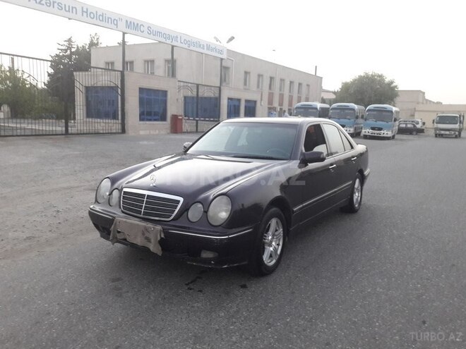 Mercedes E 220 2001, 200,000 km - 2.2 l - Sumqayıt
