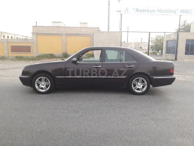 Mercedes E 220 2001, 200,000 km - 2.2 l - Sumqayıt