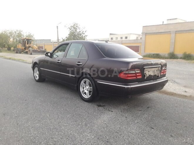 Mercedes E 220 2001, 200,000 km - 2.2 l - Sumqayıt