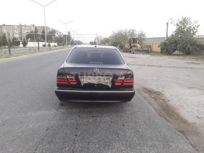 Mercedes E 220 2001, 200,000 km - 2.2 l - Sumqayıt